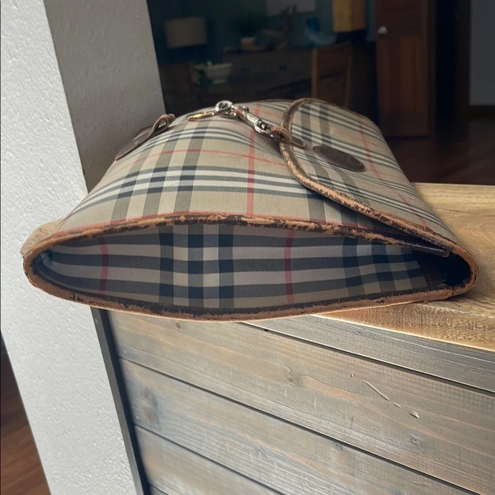 Authentic Burberry Vintage Nova Document Unisex Case